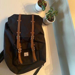Herschel Little America Backpack | 25L | Laptop Compartment